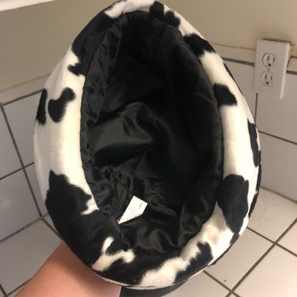 Black and White Beret Hat for those special occasions. Lovely hat to dress up. - Picture 8 of 9